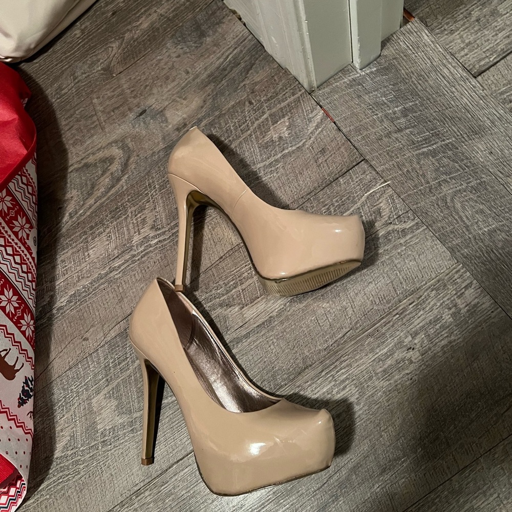 Steve Madden “Nala” pumps